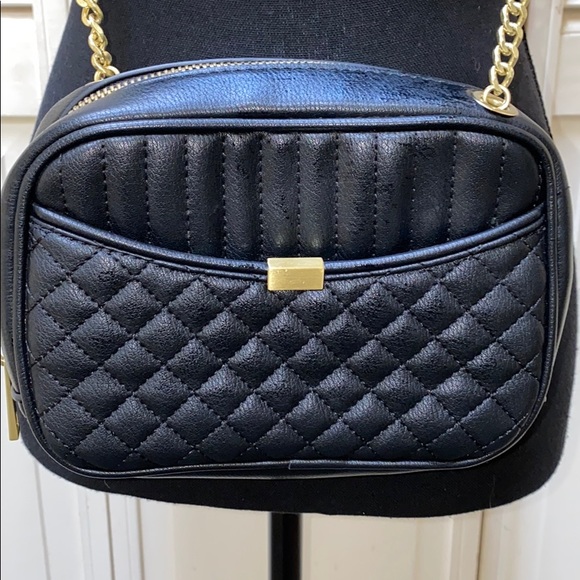 Black faux leather crossbody with gold chain - Picture 3 of 9